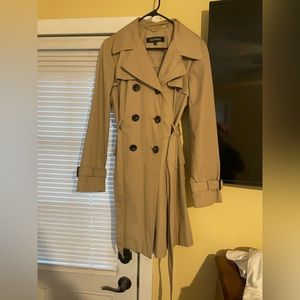 Ellen Tracy trench coat in size medium